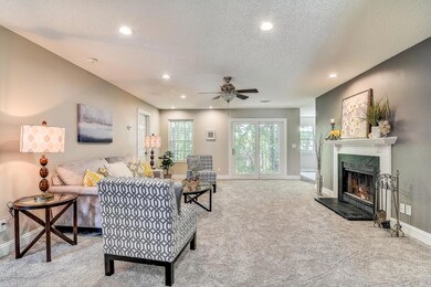 004_Living Room
