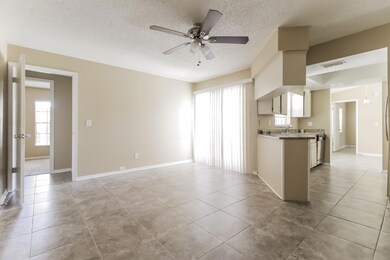 004-photo-dining-room-7690167