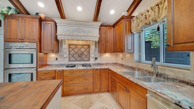 Gourmet kitchen