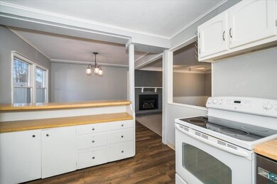 Luxury vinyl floor Newer refrigeratot Service/Brea