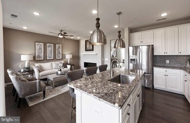 13367 Launders St unit 1, Herndon, VA 20171 - photo 4