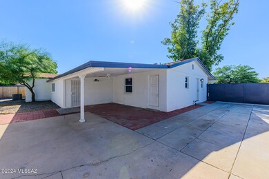 004 - 4233 E. Lester Street