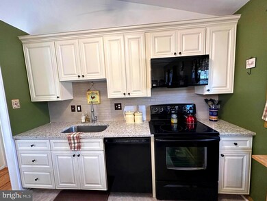 8652 Cheshire Ct, Jessup, MD 20794 - photo 5