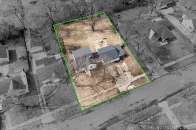 5-web-or-mls-2745-tennyson-dr-sw