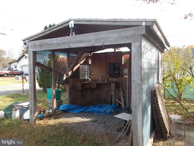 24 4th St, Douglassville, PA 19518 - photo 2