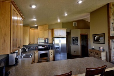 Expansive Kitchen Peninsula