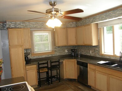 68 Gabrielle St, Manchester, NH 03103 - photo 4