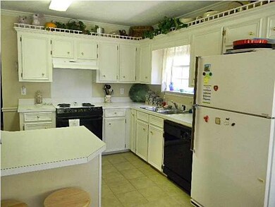 943 Eagles Nest Dr, Byram, MS 39272 - photo 5