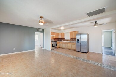 121 W Grove-7