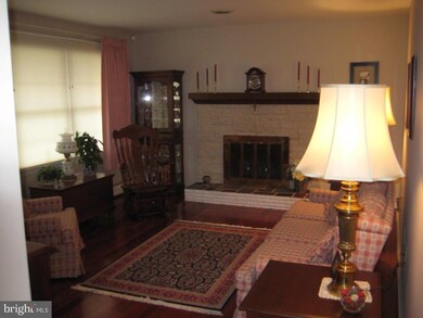 966 E Pine St, Palmyra, PA 17078 - photo 4