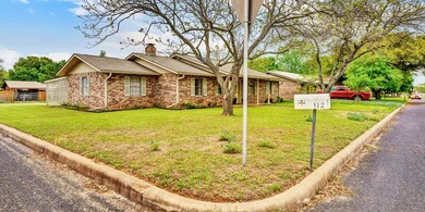 112 Glenmoor Dr, Fredericksburg, TX 78624 - photo 7