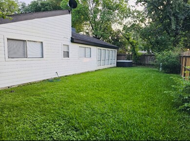 3910 R V Mayfield Dr, Houston, TX 77088 - photo 7