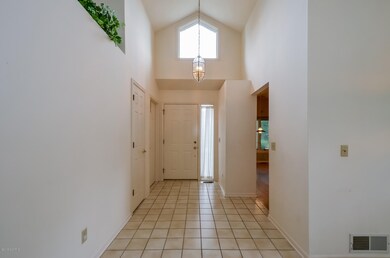 004-Foyer-1735962-medium
