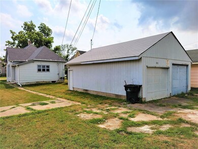 918 C Ave NW, Cedar Rapids, IA 52405 - photo 2