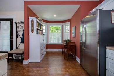 Eat-In Kitchen