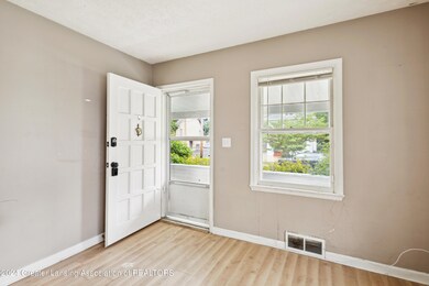 05-1837-Beal-Ave-Lansing-MI-48910-Window