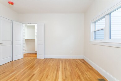 7 Cottage St unit 1, Newport, RI 02840 - photo 3