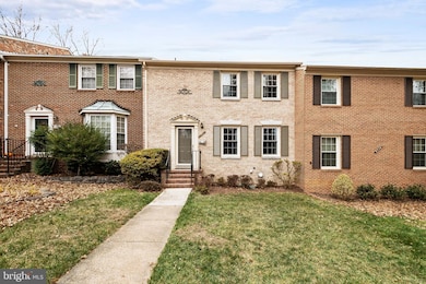 9518 Hunt Square Ct, Springfield, VA 22153 - photo 2