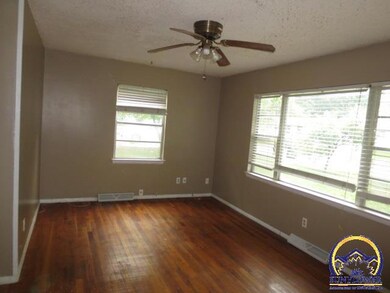 2429 SW 25th Dr, Topeka, KS 66611 - photo 2