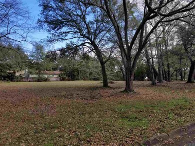 8315 Wilde Lake Rd, Pensacola, FL 32526 - photo 2