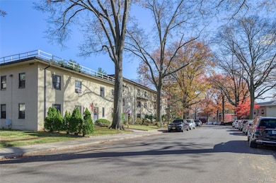 19 Manchester Rd unit 2R   (B-22), Eastchester, NY 10709 - photo 3