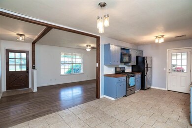 1242 E 5th St, Cushing, OK 74023 - photo 3