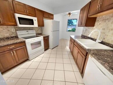 10549 W Ocotillo Dr unit 39, Sun City, AZ 85373 - photo 6