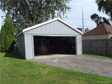 Garage Plenty of parking and a man s best friend, 