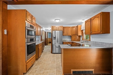 61 Elmwood St, Auburn, MA 01501 - photo 5