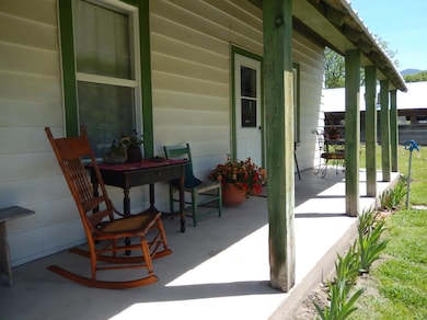 307 S Center St, Chewelah, WA 99109 - photo 3