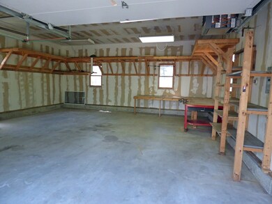 42 Randall Wood Dr, Montague, MA 01351 - photo 4