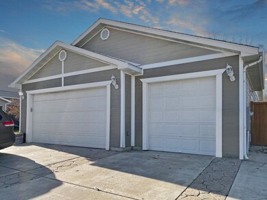3 Car Garage<|><|>