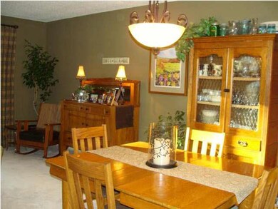 Huge dining area to allow ample room for extending