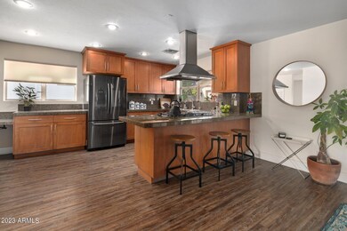 Kitchen:Eating Counter