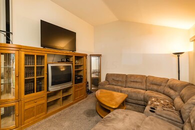 4544 Etna Rd, Columbus, OH 43213 - photo 4