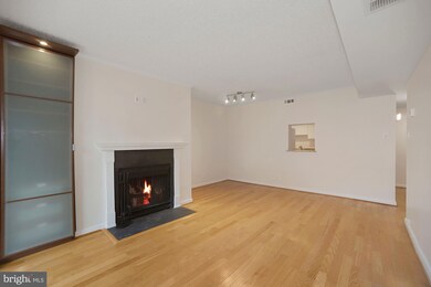 The Gibson unit 901, Washington, DC 20037 - photo 4