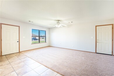 405 E Southern Trace Dr, Rogers, AR 72758 - photo 4