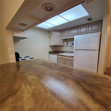 New Atlantis Club unit 540, Largo, FL 33774 - photo 6