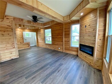 627 W 2nd St S, Newton, IA 50208 - photo 2