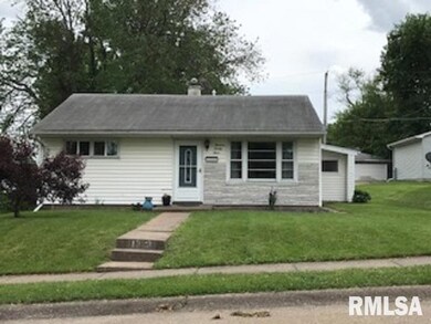 1323 W 38th Place, Davenport, IA 52806 - photo 2
