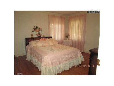Open and airy bedroom! Walk in Closet! Stunning Ha