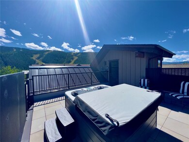 Brand New Hot Tub with Ski Slopes Views...(Rooftop