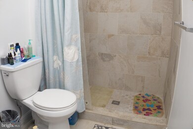 5205 N Englewood Dr, Hyattsville, MD 20785 - photo 3