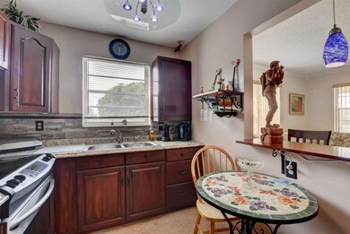 310 Camden M, West Palm Beach, FL 33417 - photo 7