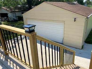 707 N 8th Ave E, Newton, IA 50208 - photo 2