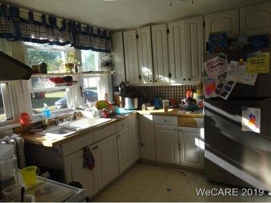 124 W Highland Ave, Ada, OH 45810 - photo 2