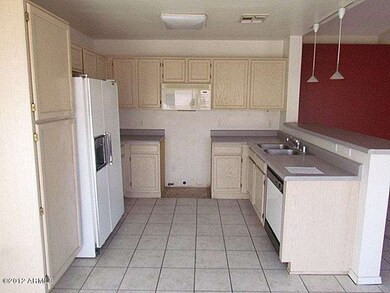 023-312723 - Kitchen (2)