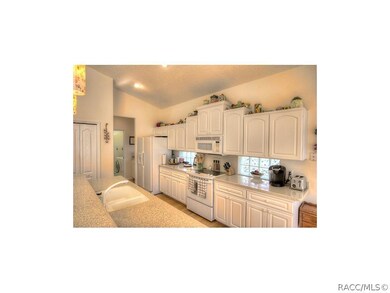 Kitchen Opposite view