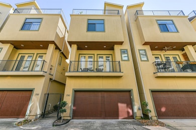 790 Nicholson St, Houston, TX 77007 - photo 3