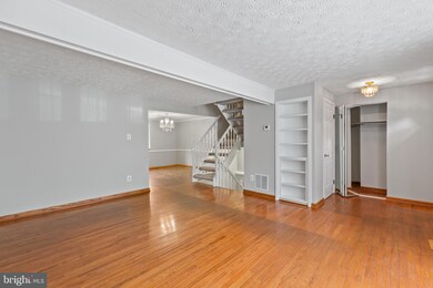 9008 Golden Leaf Ct, Springfield, VA 22153 - photo 3